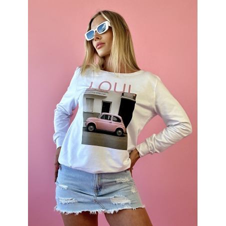 Biała Bluza Damska z Różowym Samochodem i Dekoltem Łódka – „Loui. My Little Pink Car” -M/L