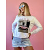 Biała Bluza Damska z Różowym Samochodem i Dekoltem Łódka – „Loui. My Little Pink Car” -M/L