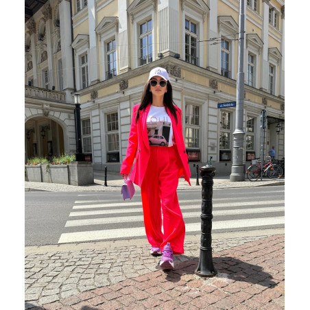 Biały T-shirt Damski z Nadrukiem Różowego Samochodu – „Loui. My Little Pink Car”